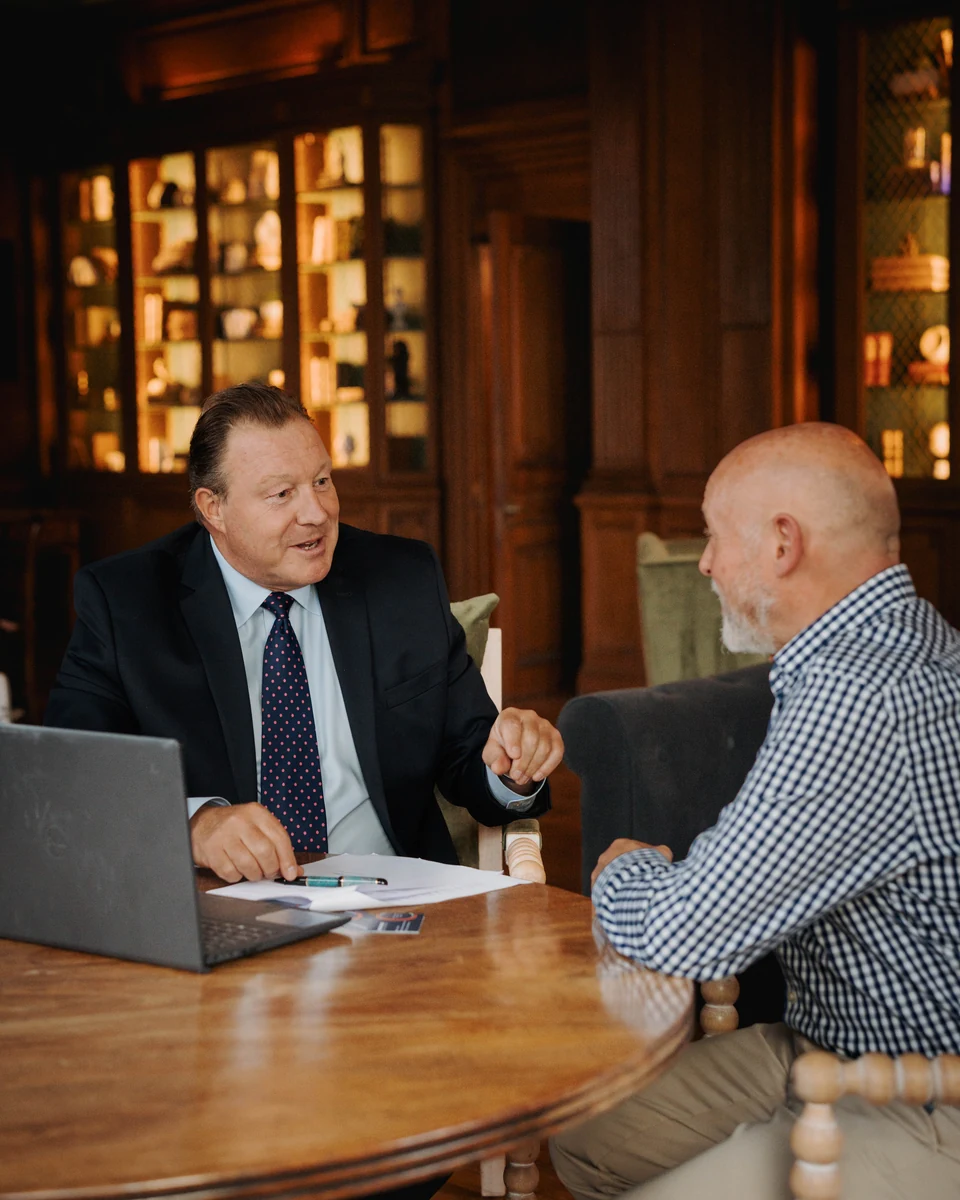 Simon Read talking through a deal with a buyer across a table